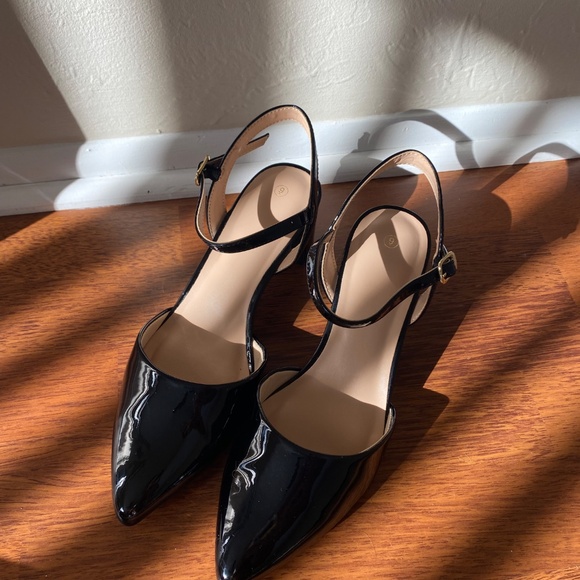 Shiny Black pointed Toe Low Heel - Picture 3 of 5